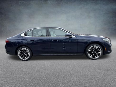 Used 2026 BMW 530i xDrive AWD/4WD image 6