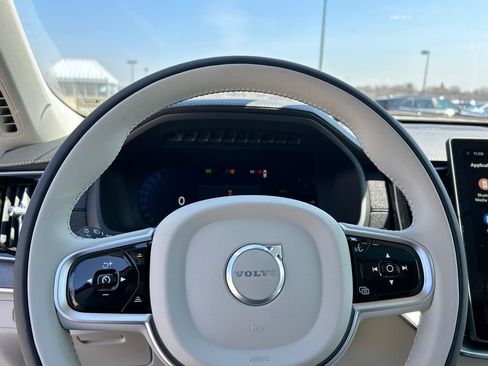 New 2026 Volvo XC90 T8 Ultra w/ Protection Package Premier AWD/4WD image 12
