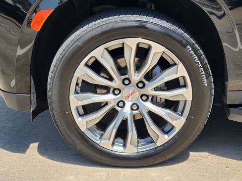 Used 2023 GMC Yukon Denali w/ LPO, Floor Liner Package AWD/4WD image 10