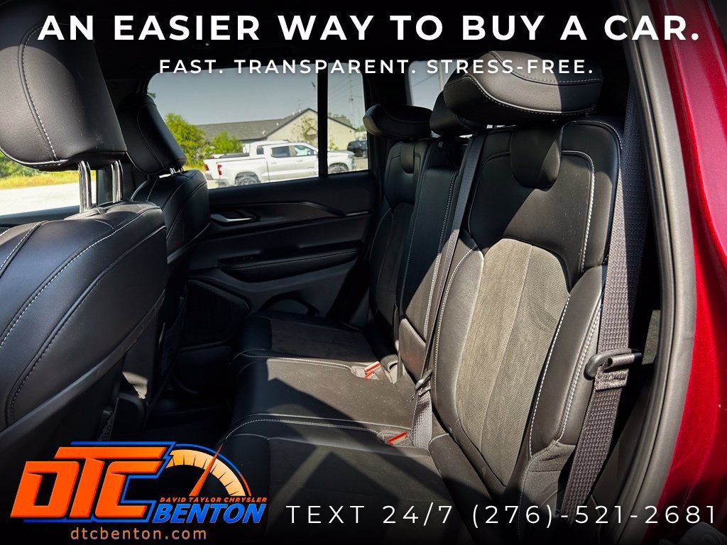 Used 2025 Jeep Grand Cherokee Altitude AWD/4WD image 25