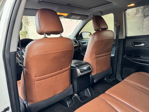 Used 2019 Toyota Highlander Limited FWD image 21