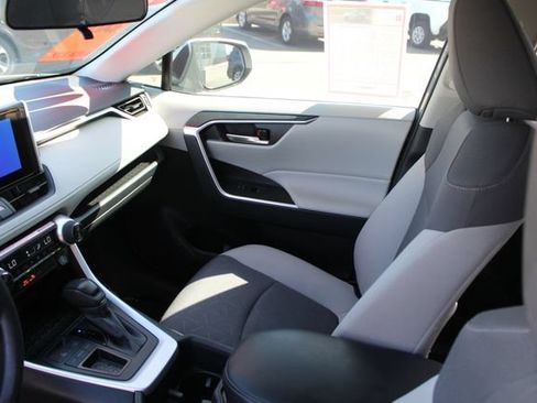 Certified 2025 Toyota RAV4 XLE FWD image 51