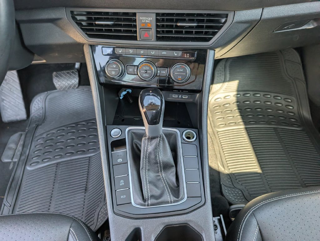 Used 2024 Volkswagen Jetta SE FWD image 28