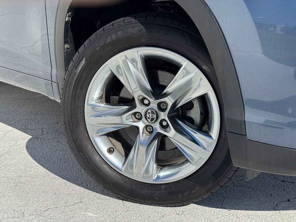 Used 2019 Toyota Highlander Limited FWD image 8