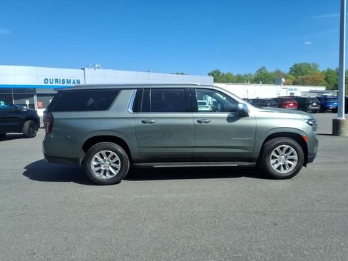 Used 2023 Chevrolet Suburban Premier AWD/4WD image 2