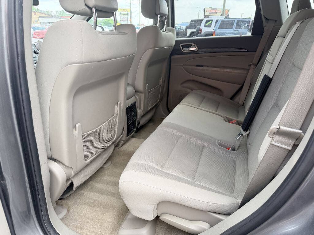 Used 2012 Jeep Grand Cherokee Laredo w/ Laredo E Group AWD/4WD image 6