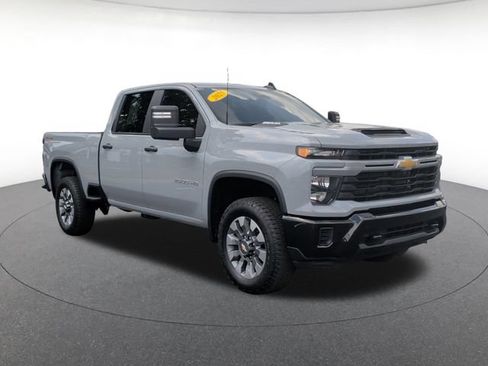 Used 2025 Chevrolet Silverado 2500 Custom AWD/4WD image 8