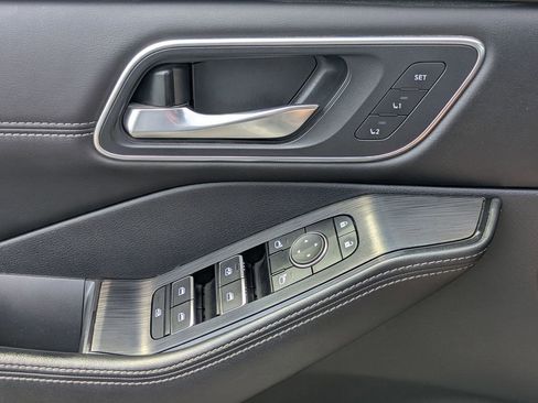 Used 2023 Nissan Rogue Platinum w/ Platinum Premium Package image 10