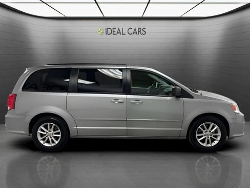 Used 2017 Dodge Grand Caravan SXT w/ Quick Order Package 29G SXT FWD image 3
