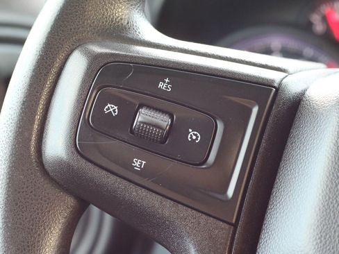 Used 2020 Chevrolet Silverado 2500 Custom w/ Custom Value Package image 16