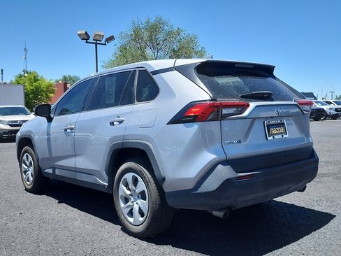 Used 2022 Toyota RAV4 LE AWD/4WD image 8