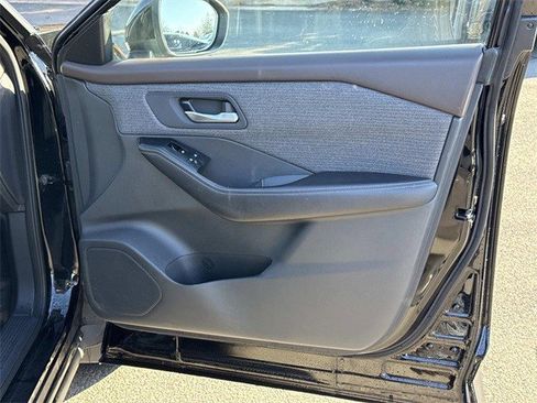 Used 2022 Nissan Rogue SV image 8