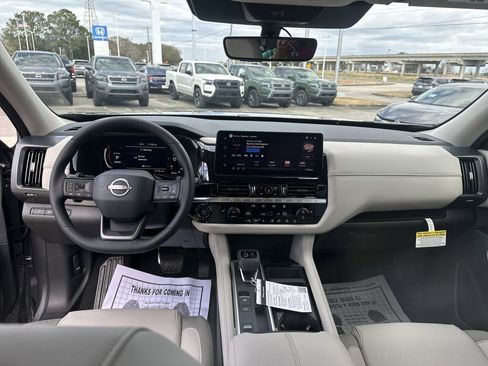 New 2026 Nissan Pathfinder SL image 12