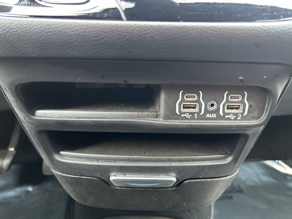 Used 2025 Chrysler Pacifica Select FWD image 33