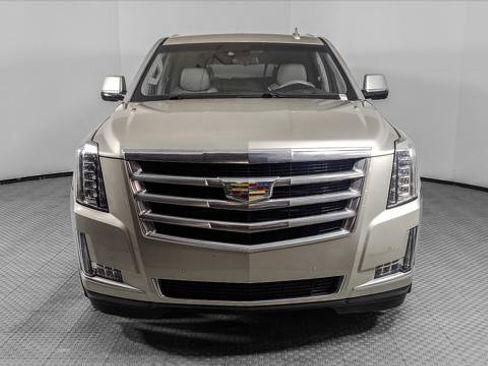 Used 2017 Cadillac Escalade ESV Luxury image 12