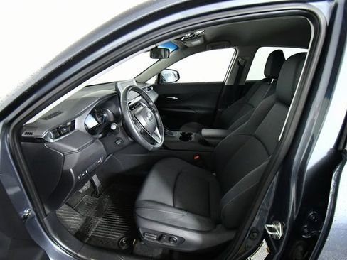 Used 2024 Toyota Venza LE image 5