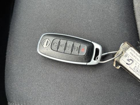 Used 2025 Nissan Pathfinder SV FWD image 20