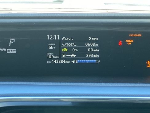 Used 2018 Toyota Prius C Two image 19