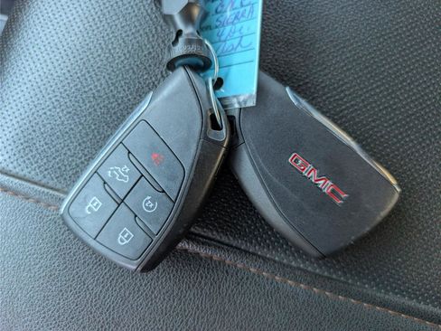 Used 2023 GMC Sierra 1500 AT4 w/ AT4 Premium Package AWD/4WD image 21
