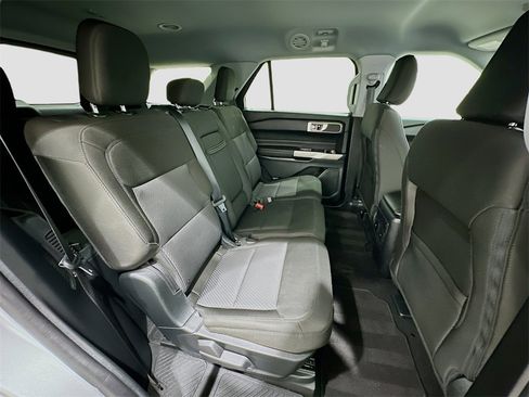 Used 2024 Ford Explorer XLT image 27