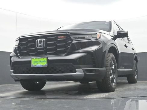 Used 2025 Honda Pilot TrailSport image 26