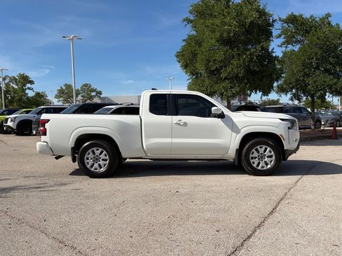 Used 2024 Nissan Frontier SV w/ SV Convenience Package RWD image 4