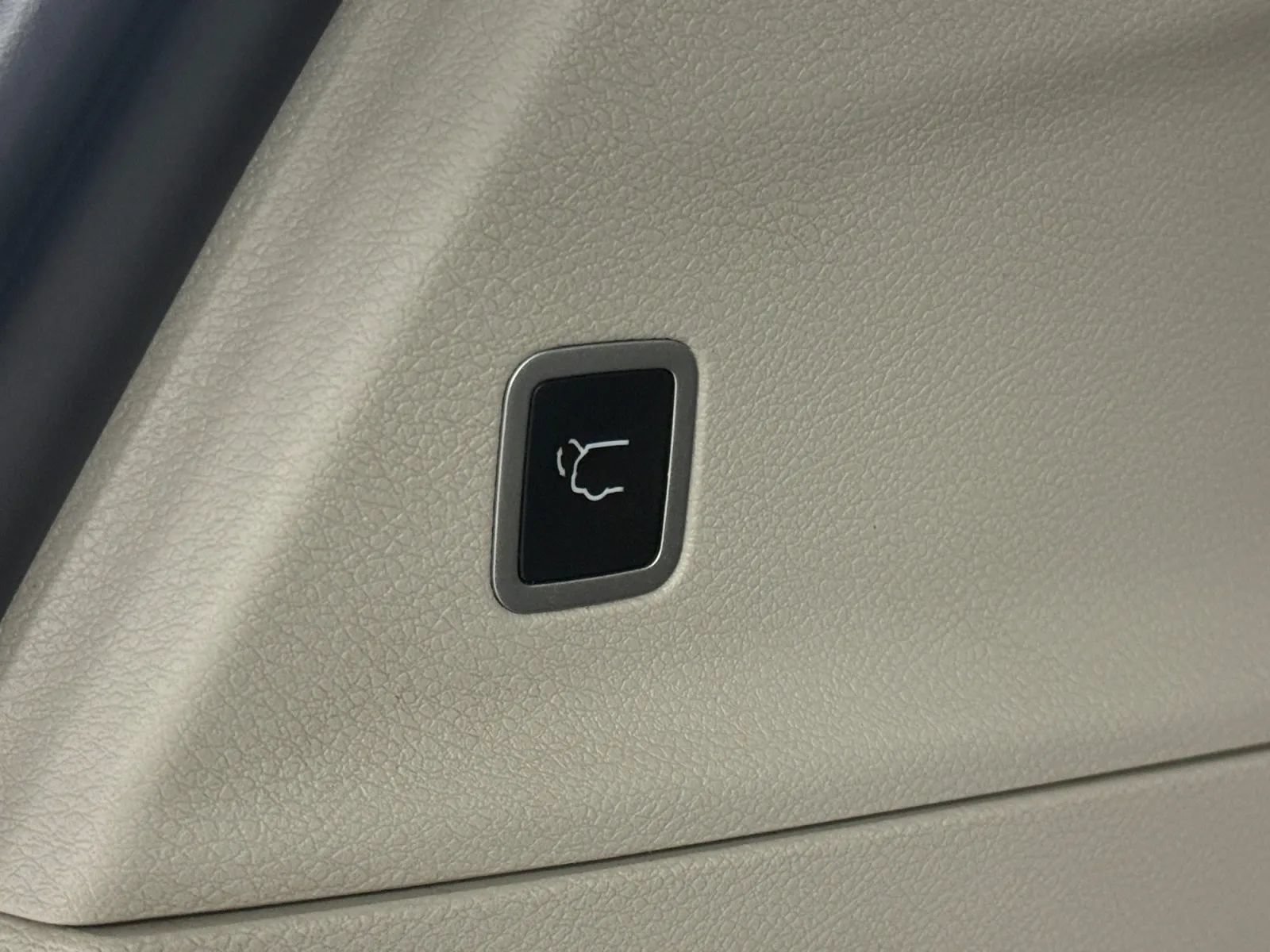 Used 2023 Chrysler Pacifica Touring-L FWD image 28