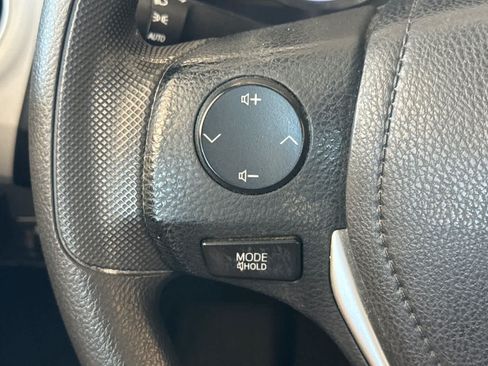 Used 2018 Toyota Corolla LE FWD image 23