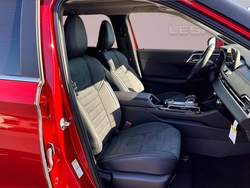 New 2025 Mitsubishi Outlander SE image 8