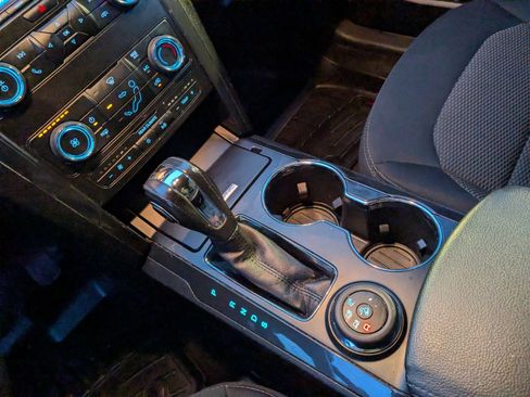 Used 2018 Ford Explorer XLT image 16