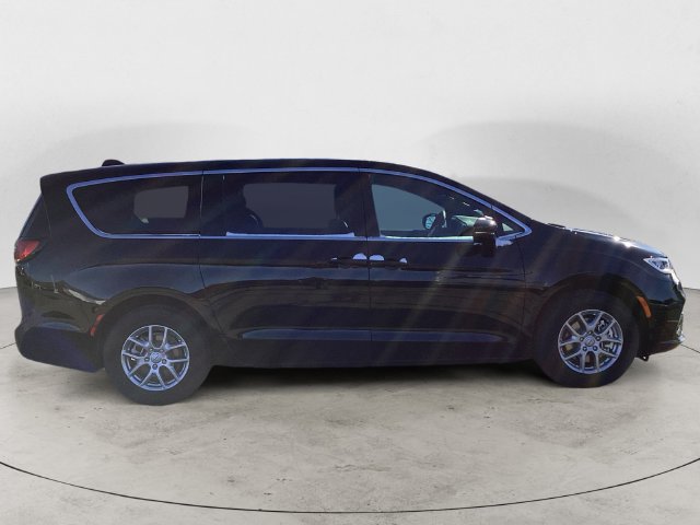 New 2026 Chrysler Pacifica Select FWD image 6