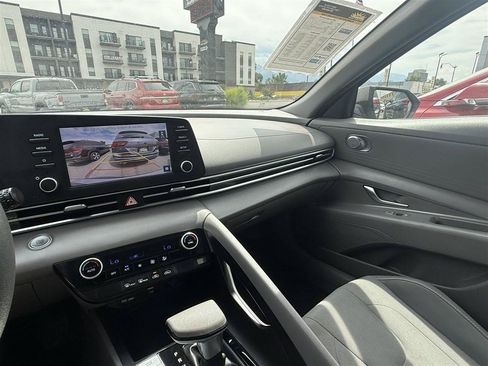 Used 2022 Hyundai Elantra SEL FWD image 31