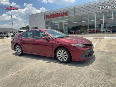 Used 2019 Toyota Camry LE w/ Convenience Package FWD image 1