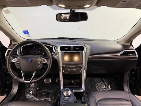 Used 2017 Ford Fusion SE w/ Fusion SE Technology Package image 9