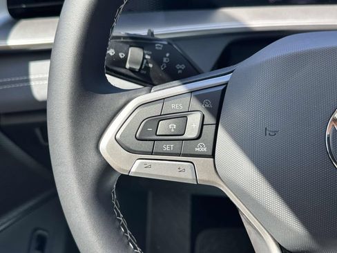 New 2026 Volkswagen Tiguan SE AWD/4WD image 17