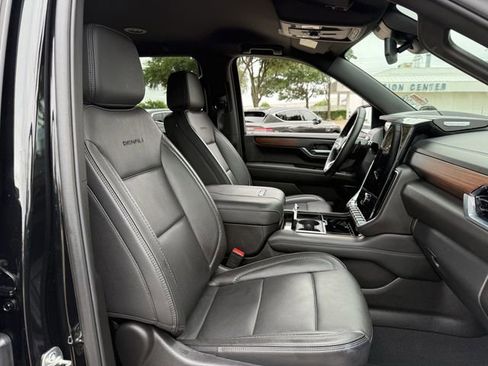 Used 2025 GMC Yukon XL Denali AWD/4WD image 31
