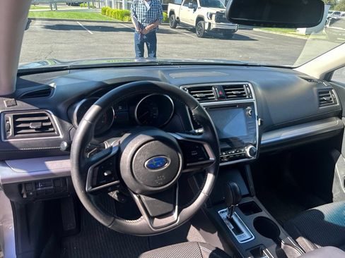 Used 2018 Subaru Outback 2.5i Premium w/ Protection Package #1 AWD/4WD image 10