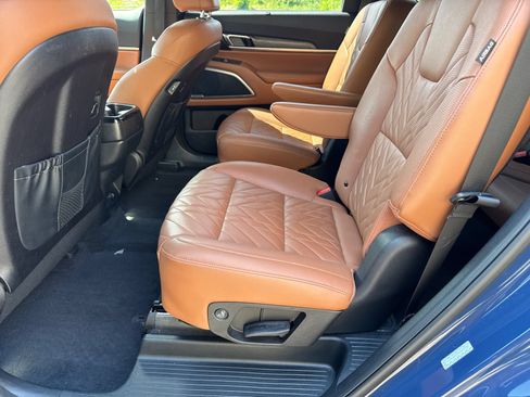 Used 2025 Kia Telluride AWD image 21