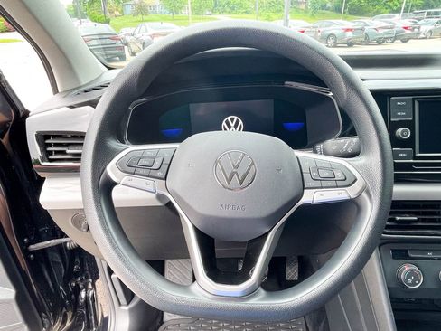 Used 2022 Volkswagen Taos S image 11