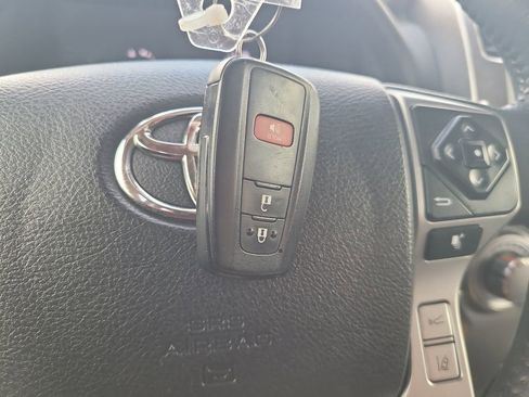 Used 2022 Toyota 4Runner SR5 Premium AWD/4WD image 31