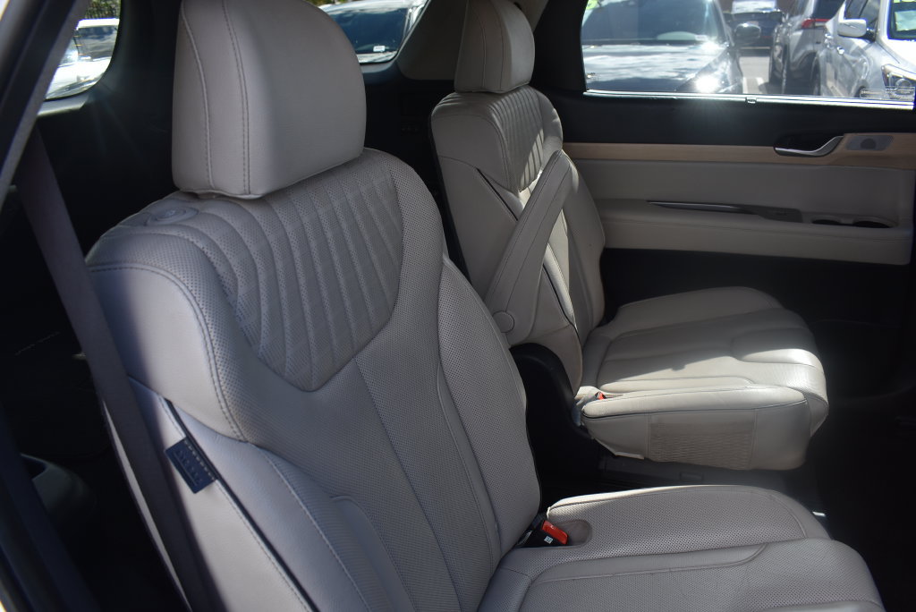 Certified 2023 Hyundai Palisade Limited FWD image 11