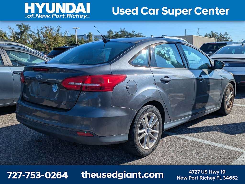 Used 2017 Ford Focus SE FWD image 4
