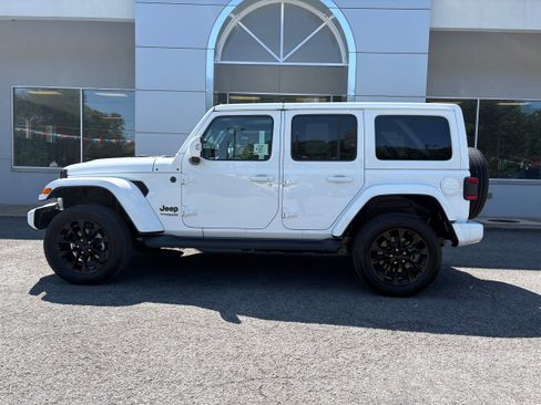 Certified 2022 Jeep Wrangler Unlimited Sahara AWD/4WD image 2
