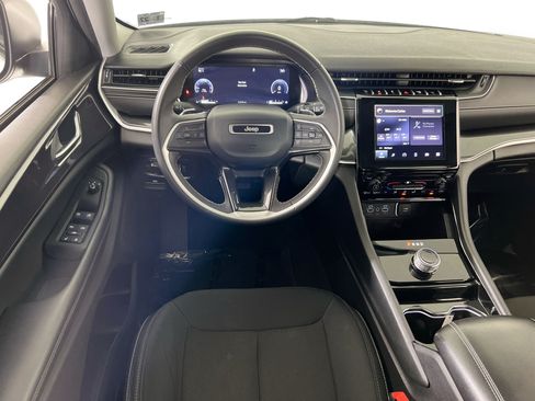 Used 2023 Jeep Grand Cherokee Laredo AWD/4WD image 20