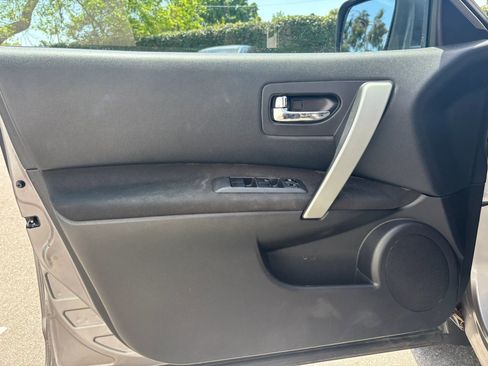 Used 2013 Nissan Rogue SV w/ Premium Pkg AWD/4WD image 28
