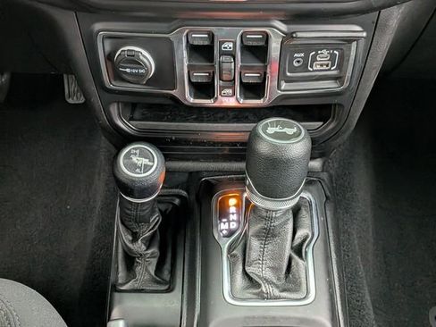 Used 2021 Jeep Wrangler Unlimited Sport AWD/4WD image 29