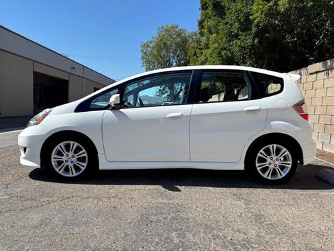 Used 2010 Honda Fit Sport image 2
