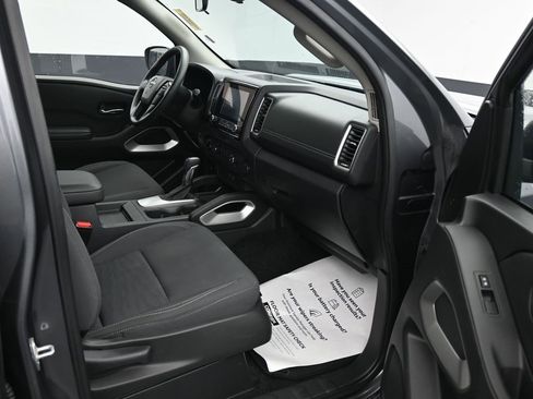 Used 2023 Nissan Frontier SV image 14
