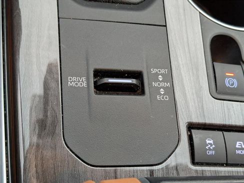 Used 2022 Toyota Highlander Platinum image 29