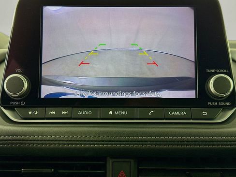Used 2024 Nissan Rogue S FWD image 16